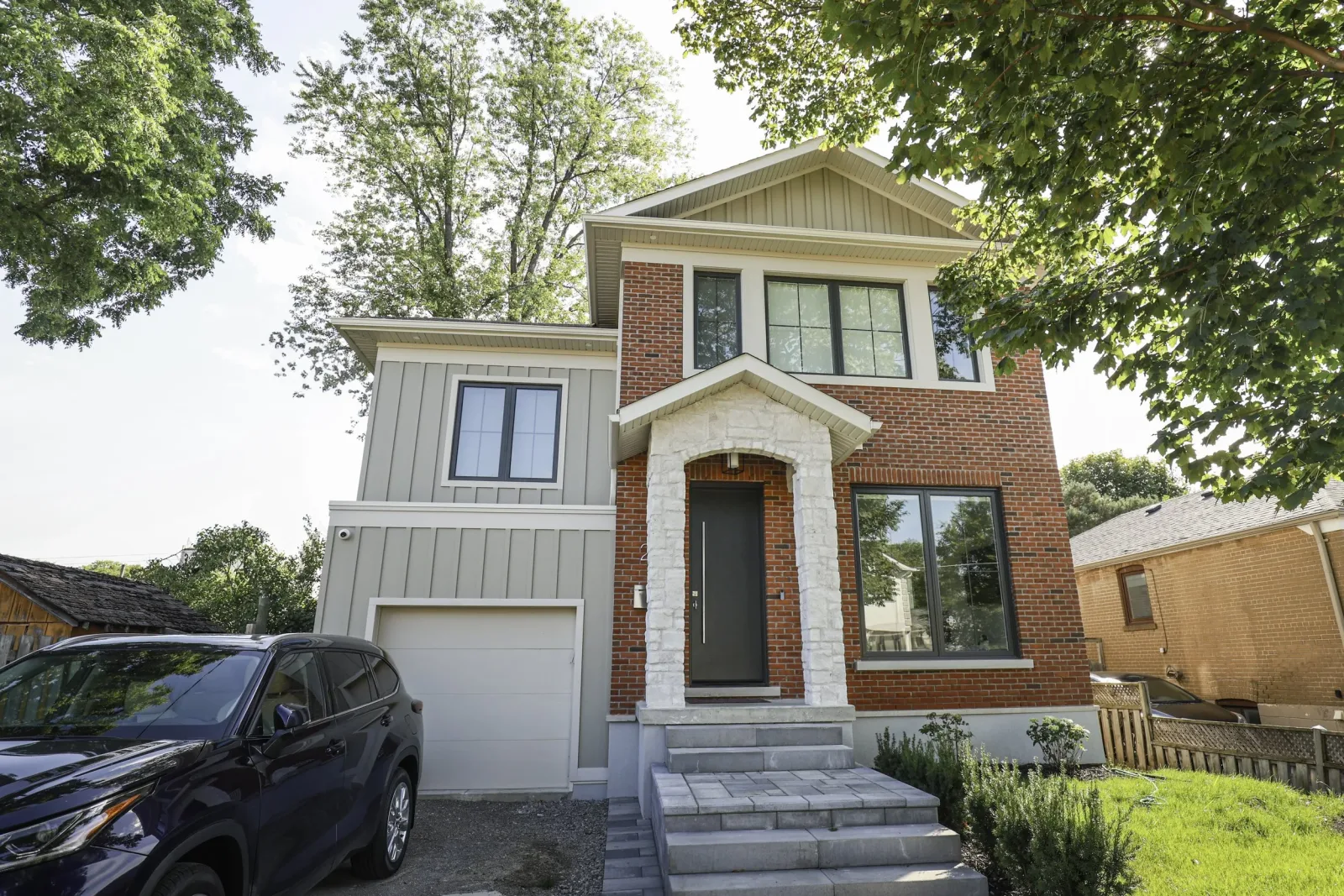Modern side build and ground-floor addition on a wider Toronto lot